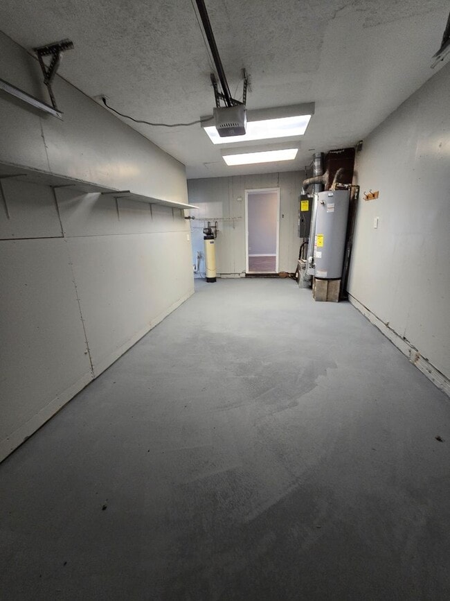 Building Photo - Three Bedroom Home located near South Arlington Ave and Stop 11 Rd