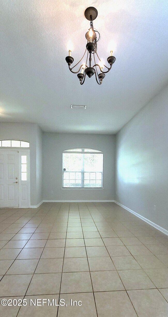Building Photo - 12196 Nettlecreek Dr