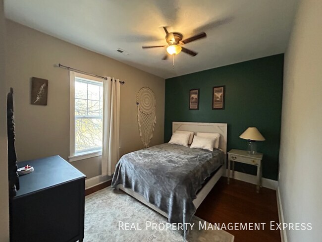 Building Photo - Beautiful 5 Bedroom 3.5 Bath Home