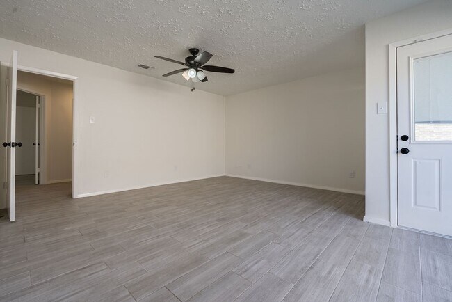 Building Photo - 16127 Olive Glen Dr