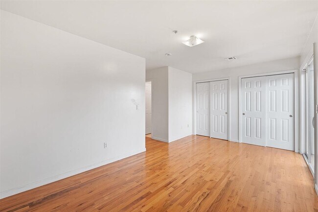 Building Photo - 82 Tuers Ave