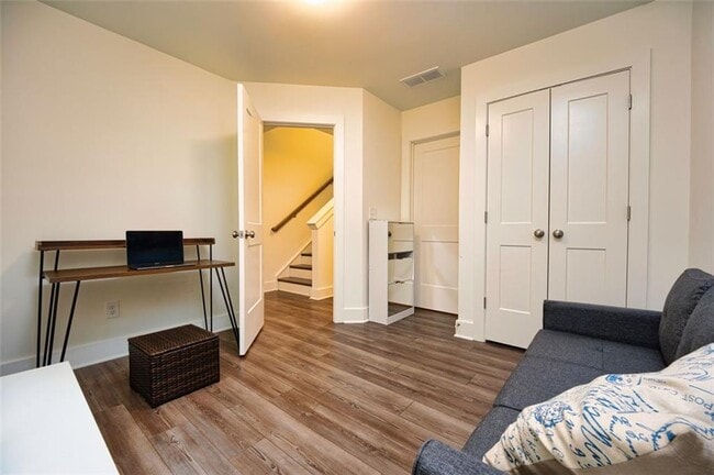 Building Photo - 305 Dilbeck Cir