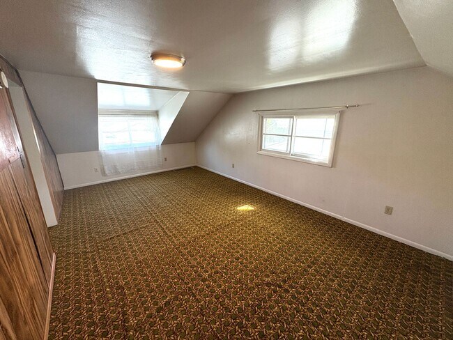 Building Photo - 309 S 33rd St