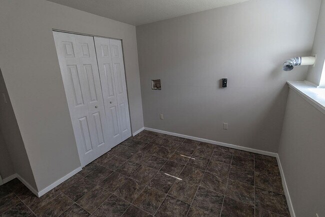 Building Photo - 1011 W Ash St