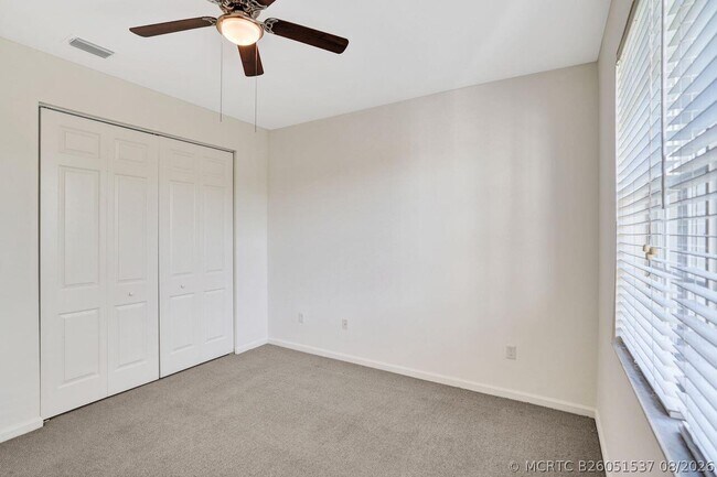 Building Photo - 606 W Circle Dr