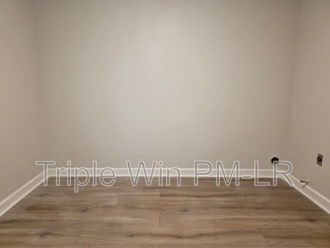 Building Photo - 68 Meadowlark Dr