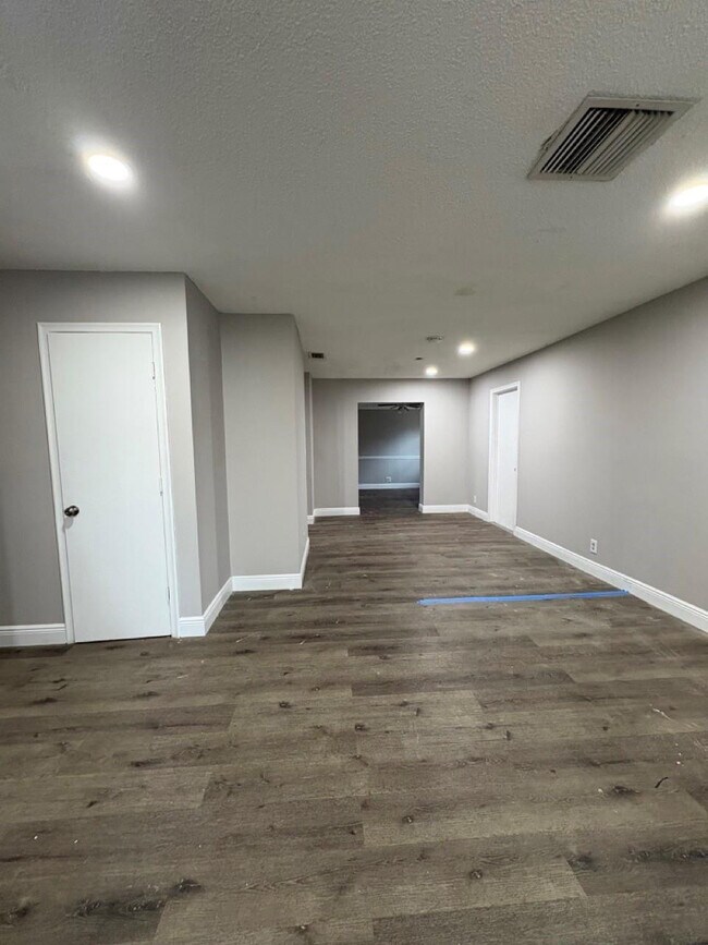 Building Photo - 6502 Boulevard of Champions