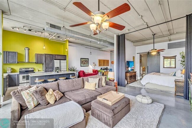 Building Photo - 425 N Andrews Ave