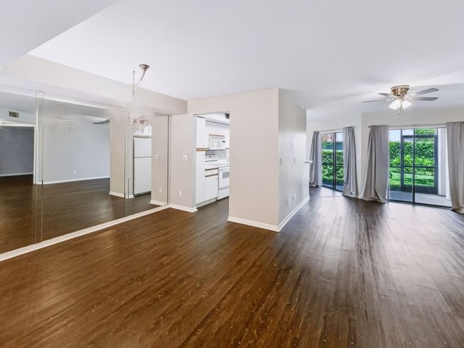 Building Photo - ** COACH HOMES @ BERKSHIRE LAKES ** 2 BED / 2 BATH - 1ST FLOOR CONDO - GARAGE - ANNUAL RENTAL
