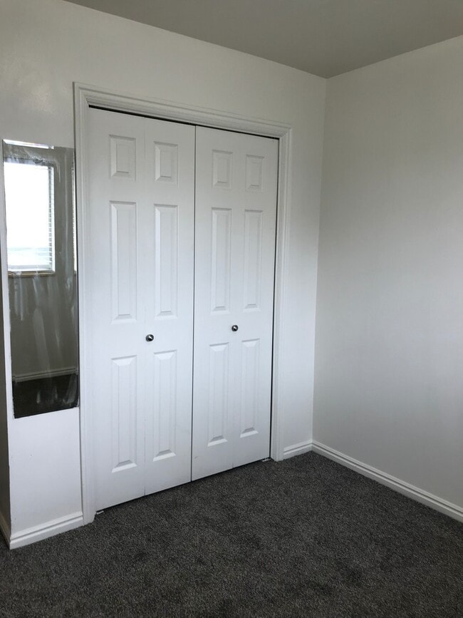 Building Photo - Remodeled Provo Townhome!