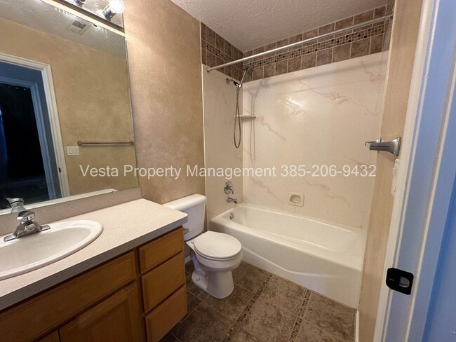 Building Photo - 1526 N 2530 W
