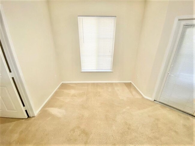 Building Photo - COZY ONE BEDROOM CONDO IN GUARD GATED COMM...