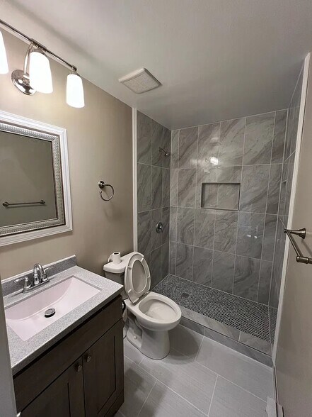 Building Photo - 1115 Burgundy Ln