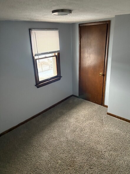 Building Photo - 404 E Wood St