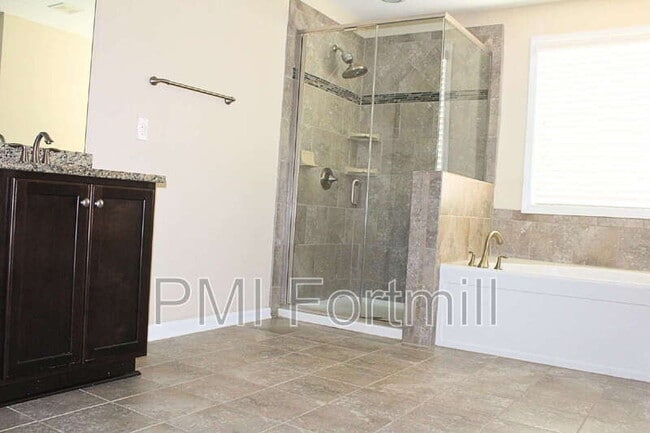 Building Photo - 4417 Carrington Dr