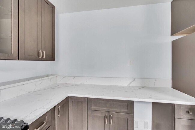 Building Photo - 7536 Abbington Dr