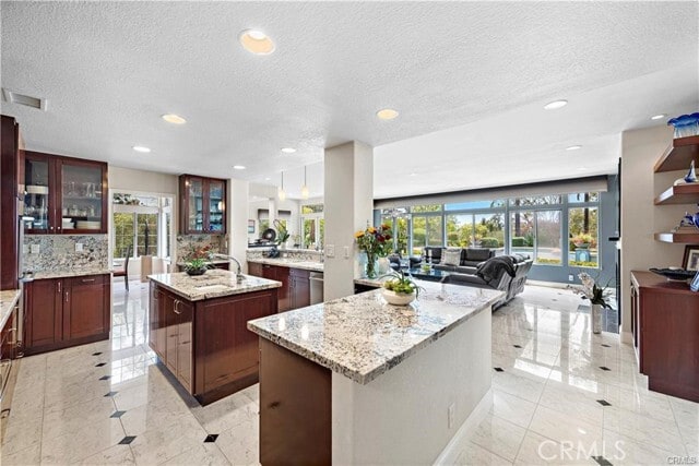 Building Photo - 25606 Stratford Pl