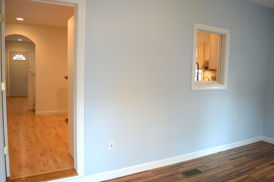 Building Photo - 209 N Ingersoll St