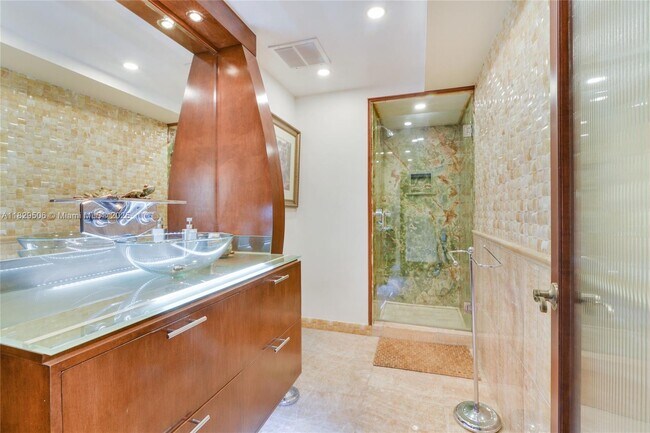 Building Photo - 2100 S Ocean Ln