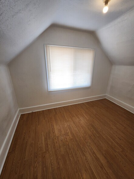 Building Photo - 1268 Sycamore St