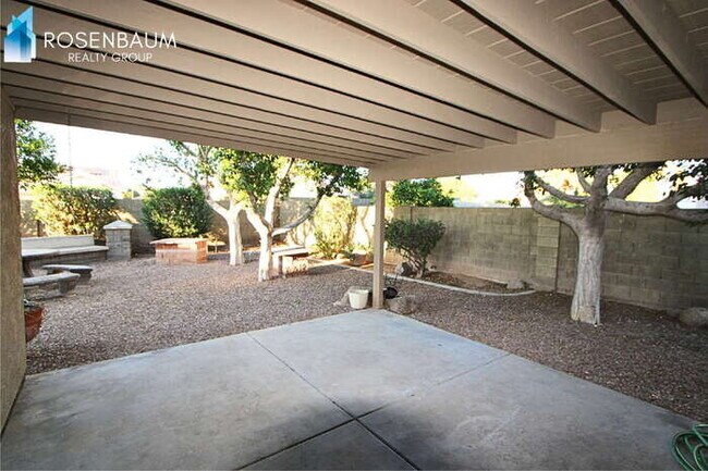Building Photo - Gorgeous 4-bedrooms, 2-baths home with den in Peoria!