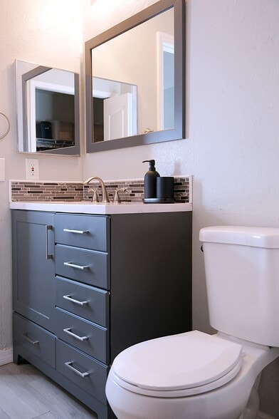 Main Bathroom - 2923 Shadow View Cir