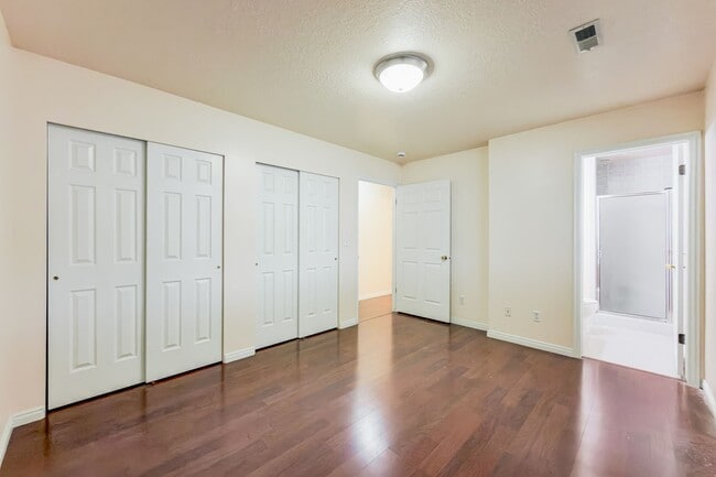 Building Photo - Modern 3 Bed, 2 Bath Home with LVP Flooring & 2-Car Garage! - Available NOW!