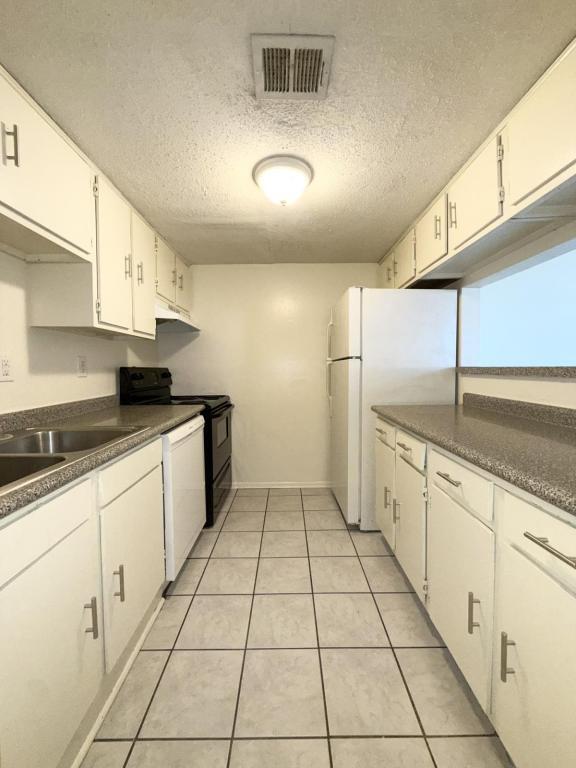 Building Photo - 1625 42nd St