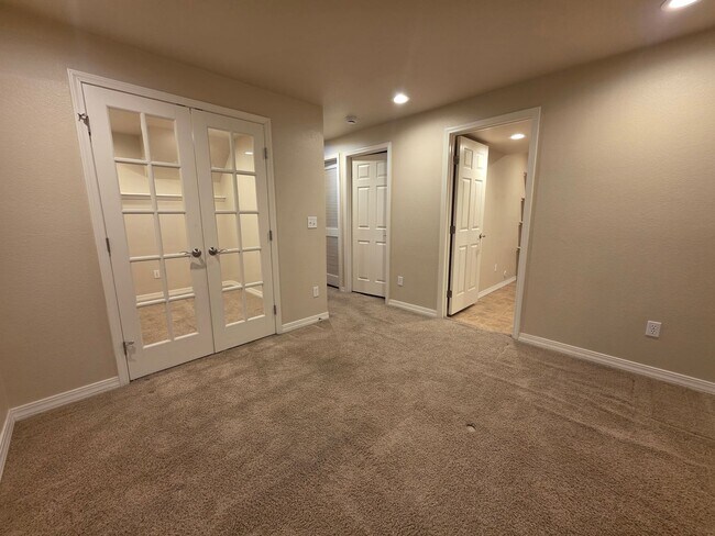 Building Photo - Gorgeous 4 Bed 3 bath Home In Wagon Trails!!