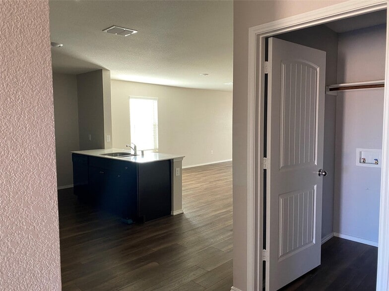 Building Photo - 755 Mulberry Dr