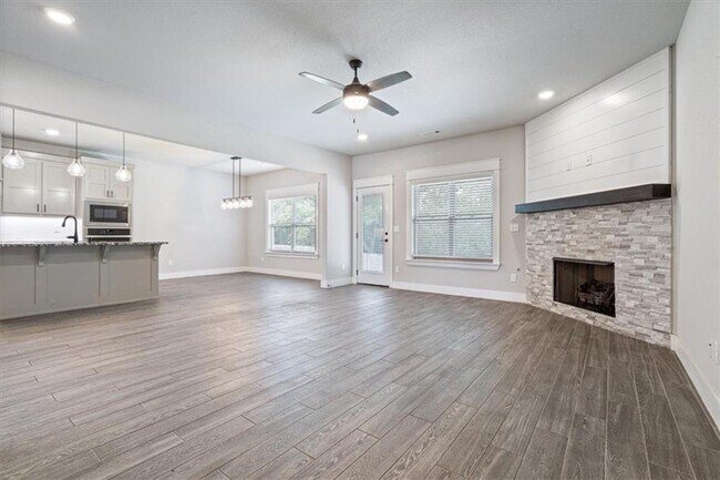 Building Photo - 3500 SW Lucretia Rd