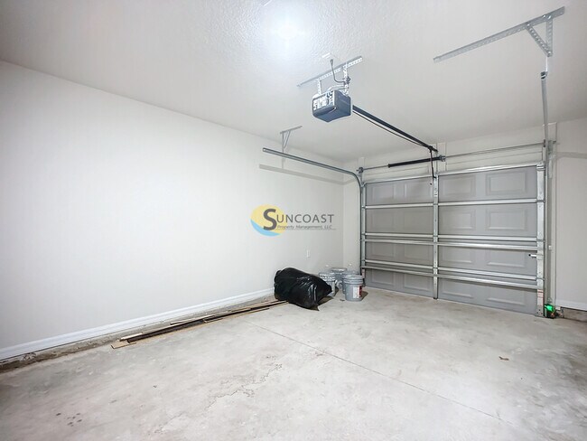 Building Photo - 108 Lynbrook Dr