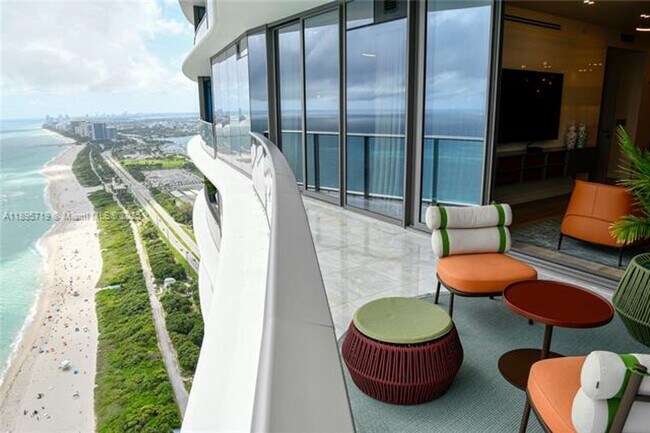 Building Photo - 15701 Collins Ave