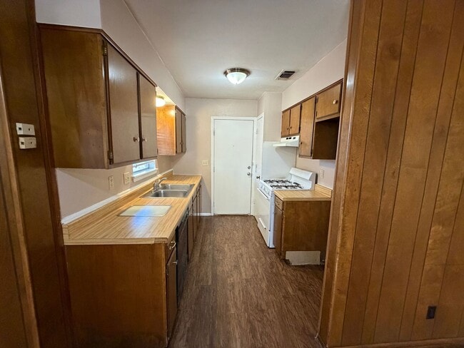 Building Photo - NICE 3 BEDROOM HOME WITH 2 FULL BATHS IN NORTH EAST IND. SCHOOL DISTRICT FEATURING VINYL PLANK "W...