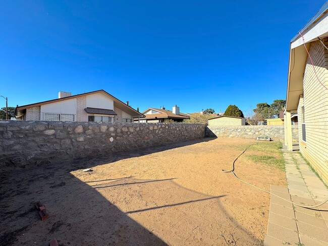 Building Photo - Northeast El Paso 3 Bed/1.5 Bath