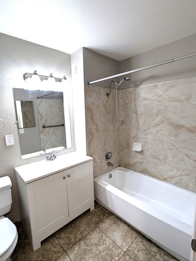 Building Photo - Fairview