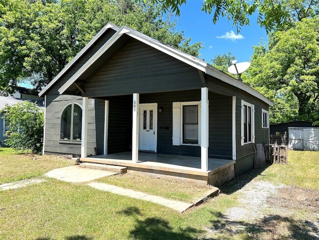 Building Photo - 509 W Sears St
