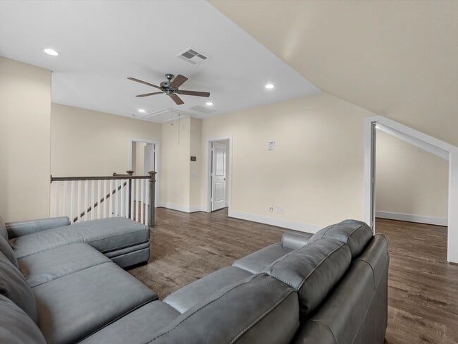 Building Photo - 55 Red Harper Dr