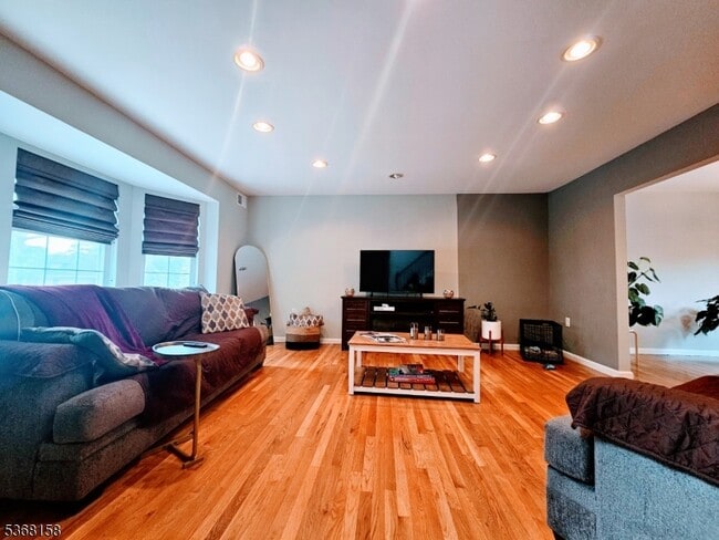 Building Photo - 30 Custer Ave