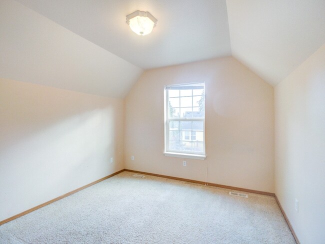 Building Photo - 1011 117th Streetcourt E