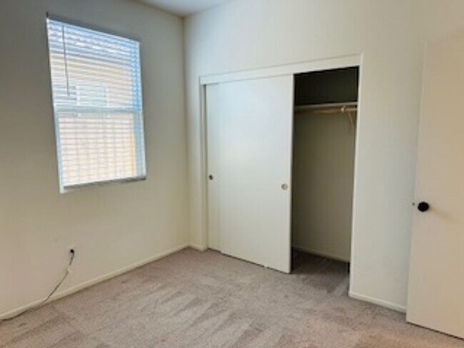 Building Photo - $2,350 West of Hwy 99, 3 Beds - Monte Vist...