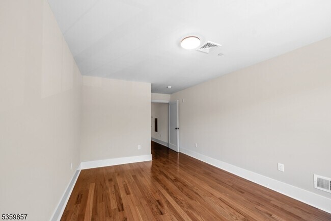 Building Photo - 162 Closter Dock Rd