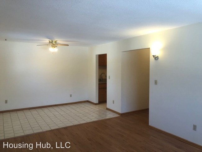 Building Photo - 804 6th St NW