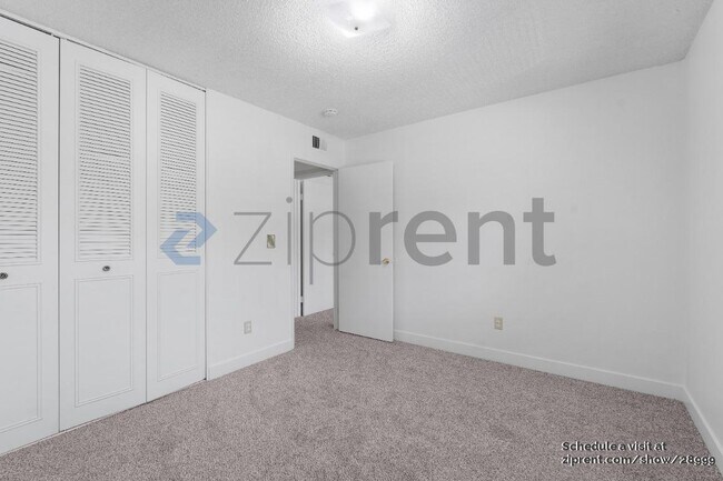 Building Photo - 5006 Greenberry Dr