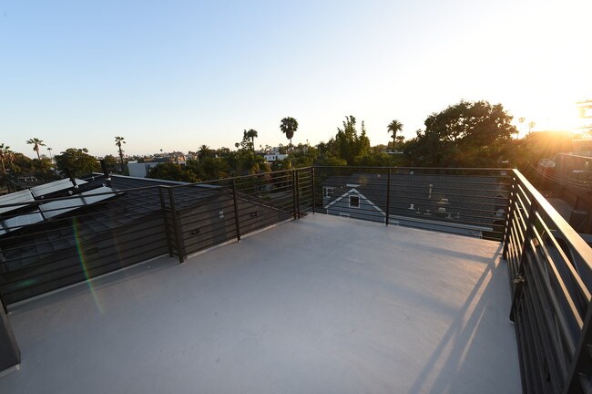 Building Photo - 1509 Cabrillo Ave