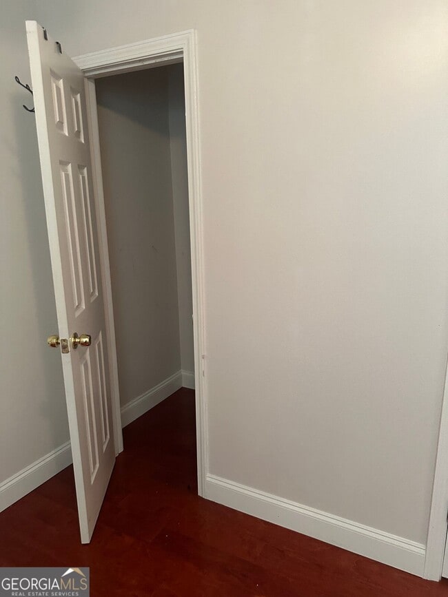 Building Photo - 711 Pine Grove Cir