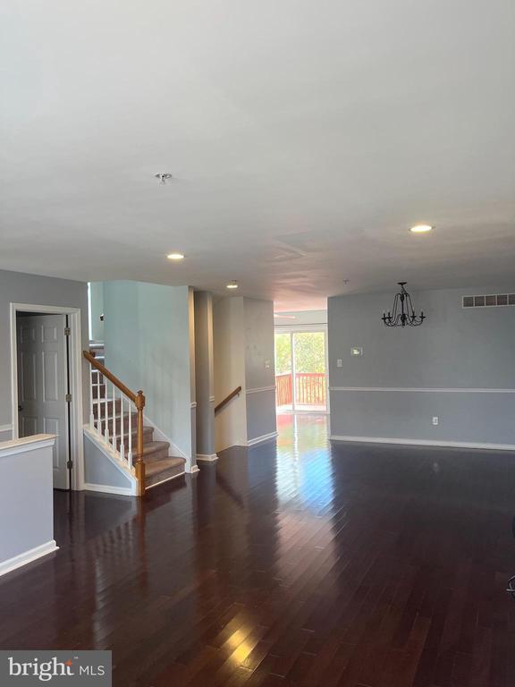 Building Photo - 313 Glenn Rose Cir