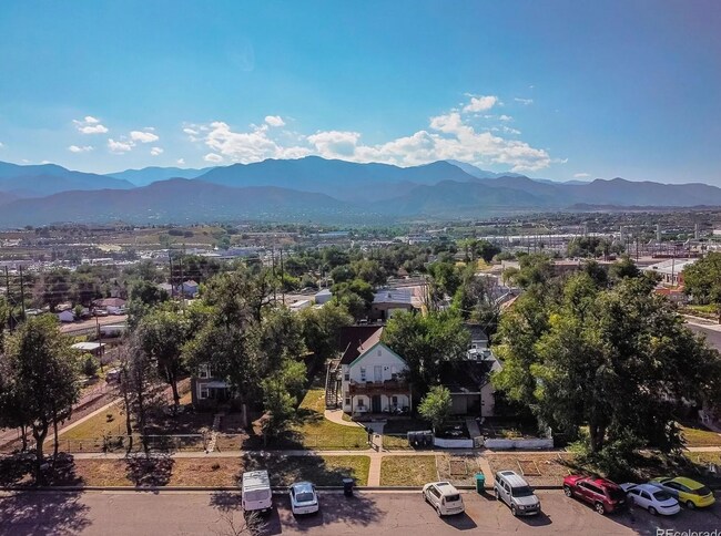 Building Photo - Spacious Studio Apartment Ready to be your...