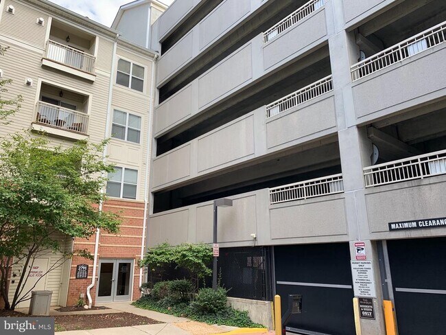 Building Photo - 2791 Centerboro Dr