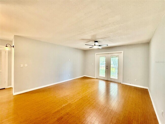 Building Photo - 2886 Somerset Park Dr